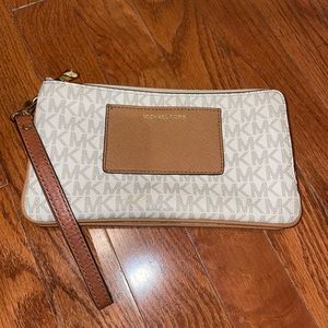 Michael kors wristlet